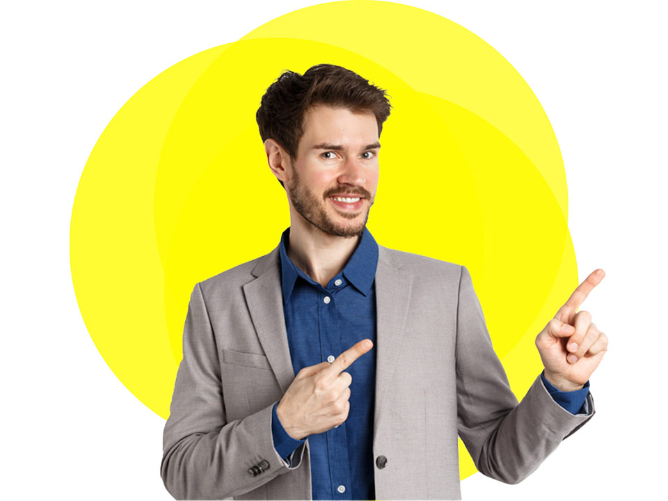 Ein junger Mann zeigt auf die Gründe, weshalb eine Unterstützung des Vereins sinnvoll ist